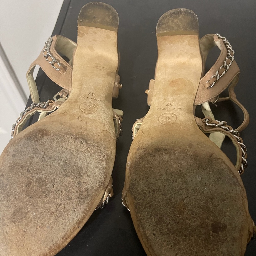 Chanel shoes - Picture 4 of 4